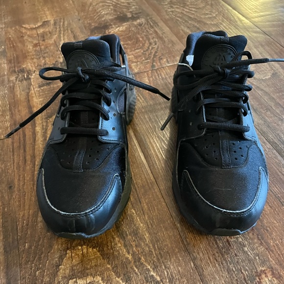 Nike Air Huarache Women’s All Black Sneakers Size 8 - Picture 4 of 6